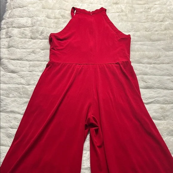 Elegant Red Sleeveless Jumpsuit - Picture 4 of 4